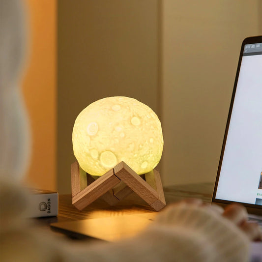 Veioza LED RGB Hoff Luna, cu telecomanda, aspect lemn + alb, modern