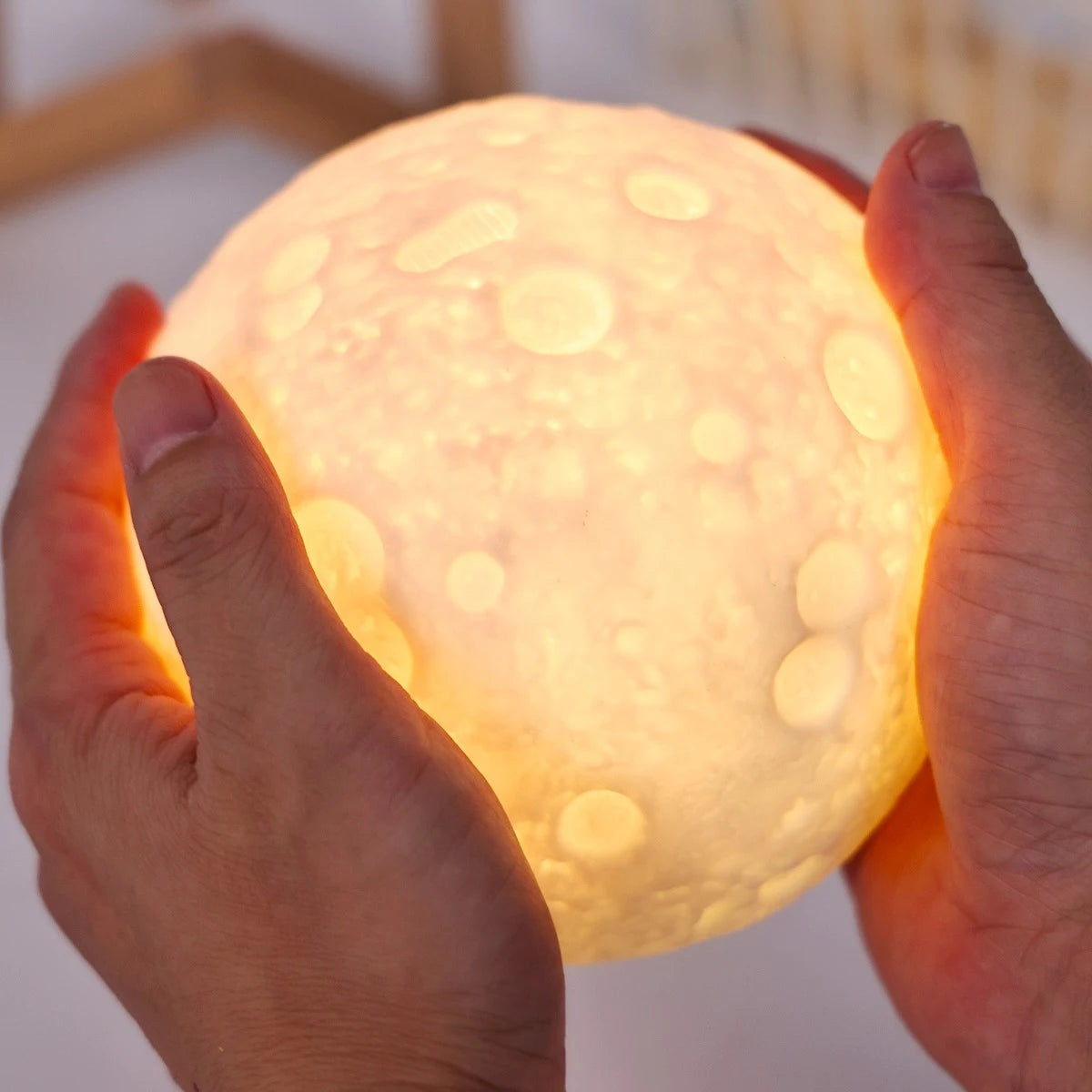 Veioza LED RGB Hoff Luna, cu telecomanda, aspect lemn + alb, modern