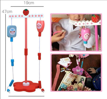 Set Doctor Carucior Spitalul Mobil Strawberry Clinic, din lemn