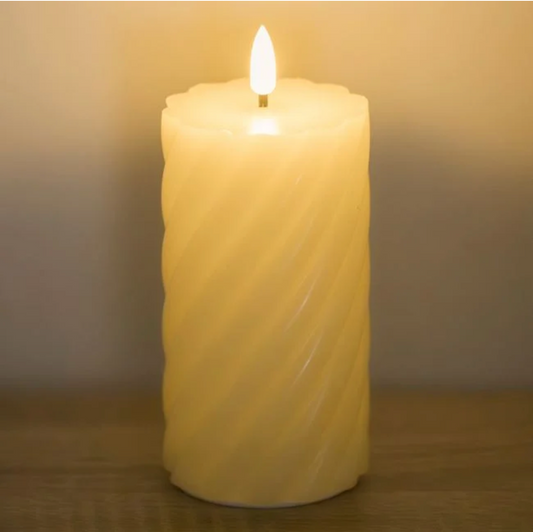 Lumanare Ecru cu Dungi Laterale LED cu Efect de Flacara Ø7x15cm - Lumina Alba Calda