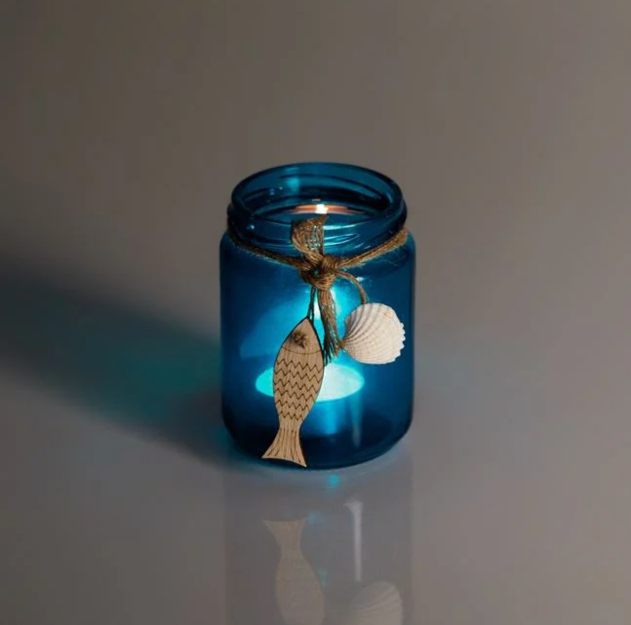 Suport din Sticla Albastru Transparent Siret cu Peste Scoici pentru Lumanare Pastila Ø6x9.5cm